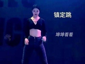 衣服越跳越少最后没了;美女跳舞衣服越跳越少最后没了